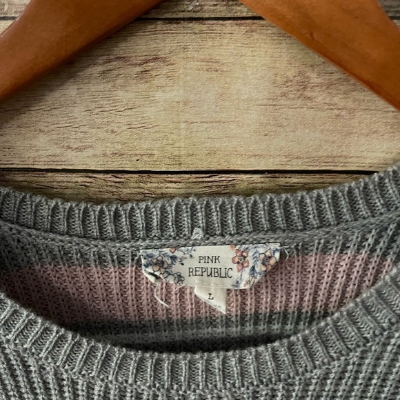 Pink Republic Women’s Pink Gray Striped Sweater With Tie Size: Large - Picture 6 of 7